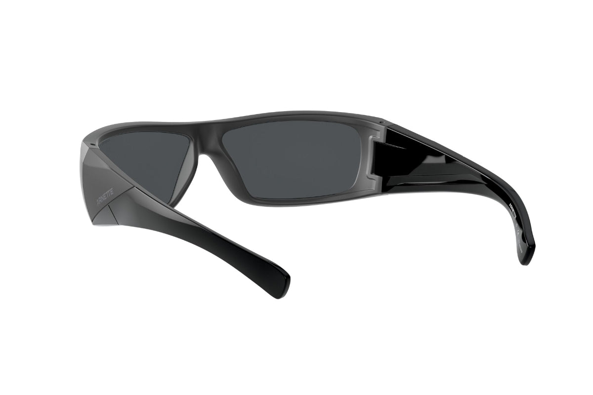 Lentes de Sol Matte Black Polarizado Arnette Sustentable